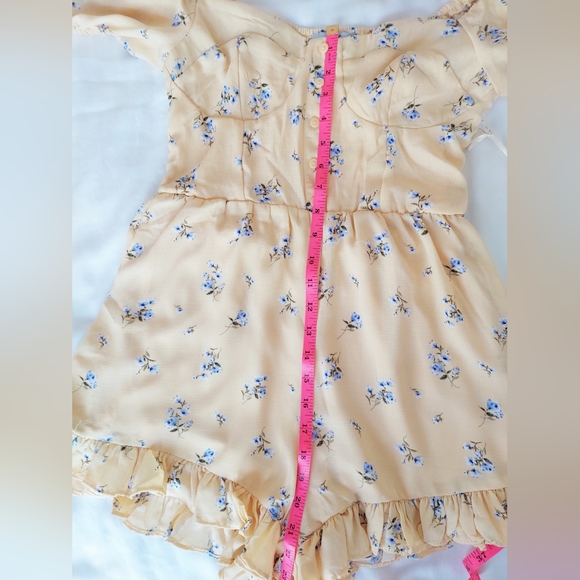 Short Romper by Iris Basic, women size small floral design - Picture 10 of 12